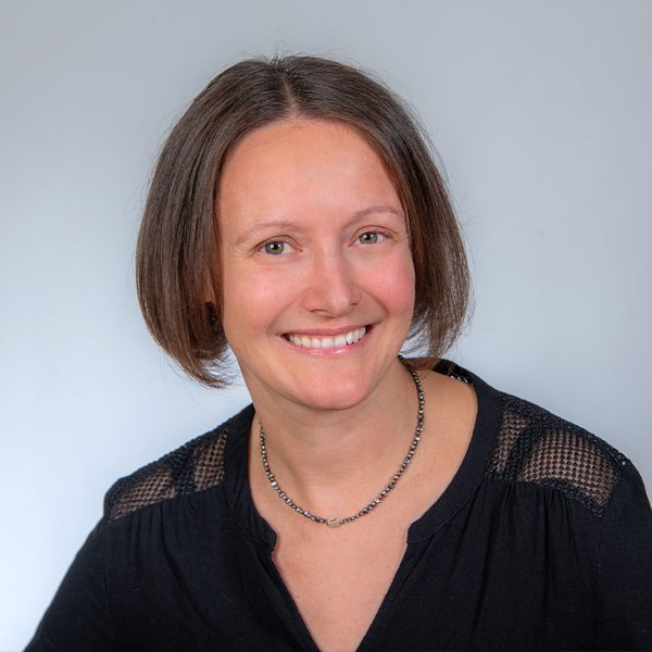 Porträt Tina Dengel